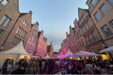 Ein Sommerwochenende in Münsters Altstadt feiern