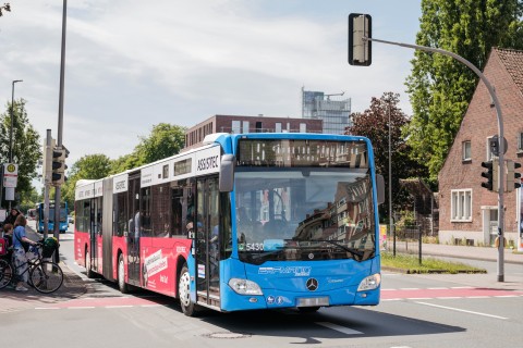 Künstliche Intelligenz soll Busverkehr beschleunigen