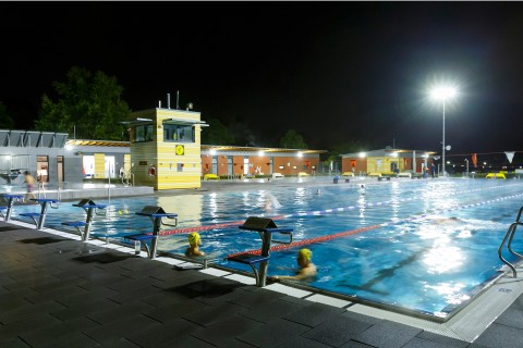 Nacht der Lichter: Coburg beendet Freibadsaison