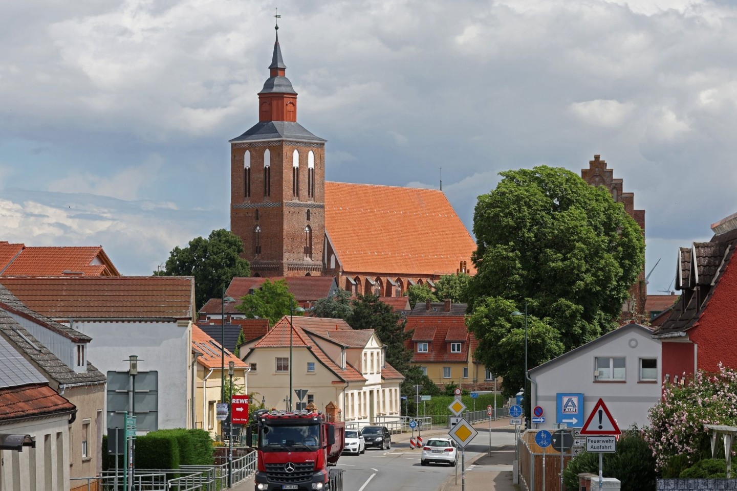 Blick auf die Innenstadt von Altentreptow, wo sich die Schule der 13-jährigen befindet, die nach mutmaßlichem Drogenmissbrauch gestorben ist.