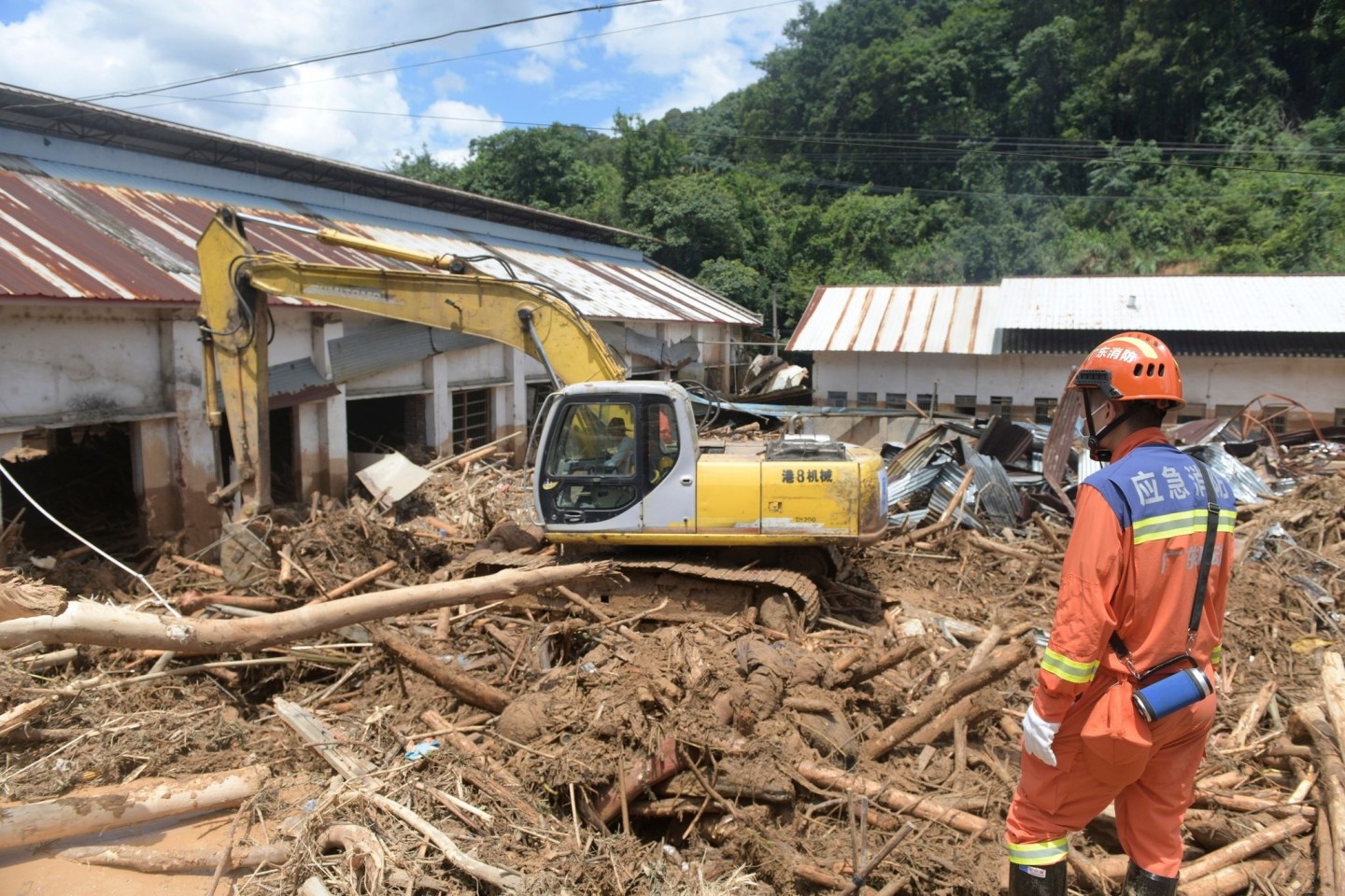 Regenfälle haben in ländlichen Gebieten der südchinesischen Provinz Guangdong zu historischen Überschwemmungen geführt.