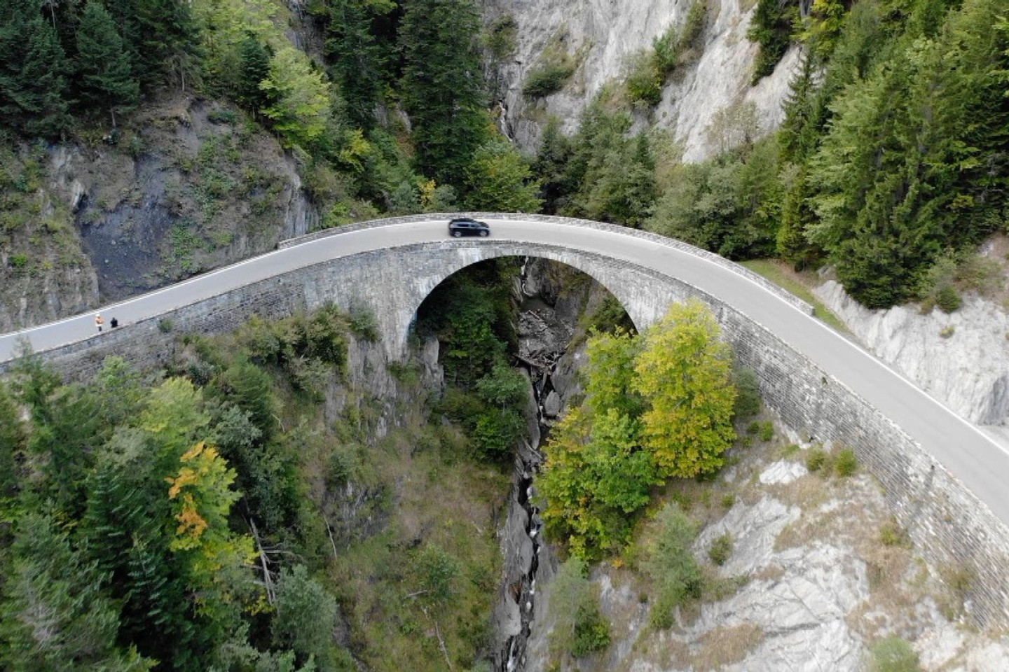 Die Absturzstelle auf der Großtobelbrücke bei Au in Vorarlberg.