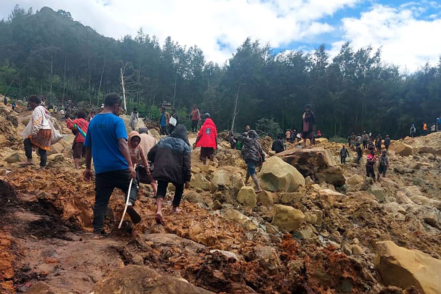 Nach einem Erdrutsch werden im abgelegenen Hochland Papua-Neuguineas Hunderte Tote befürchtet. Einige Dörfer wurden komplett verschüttet.