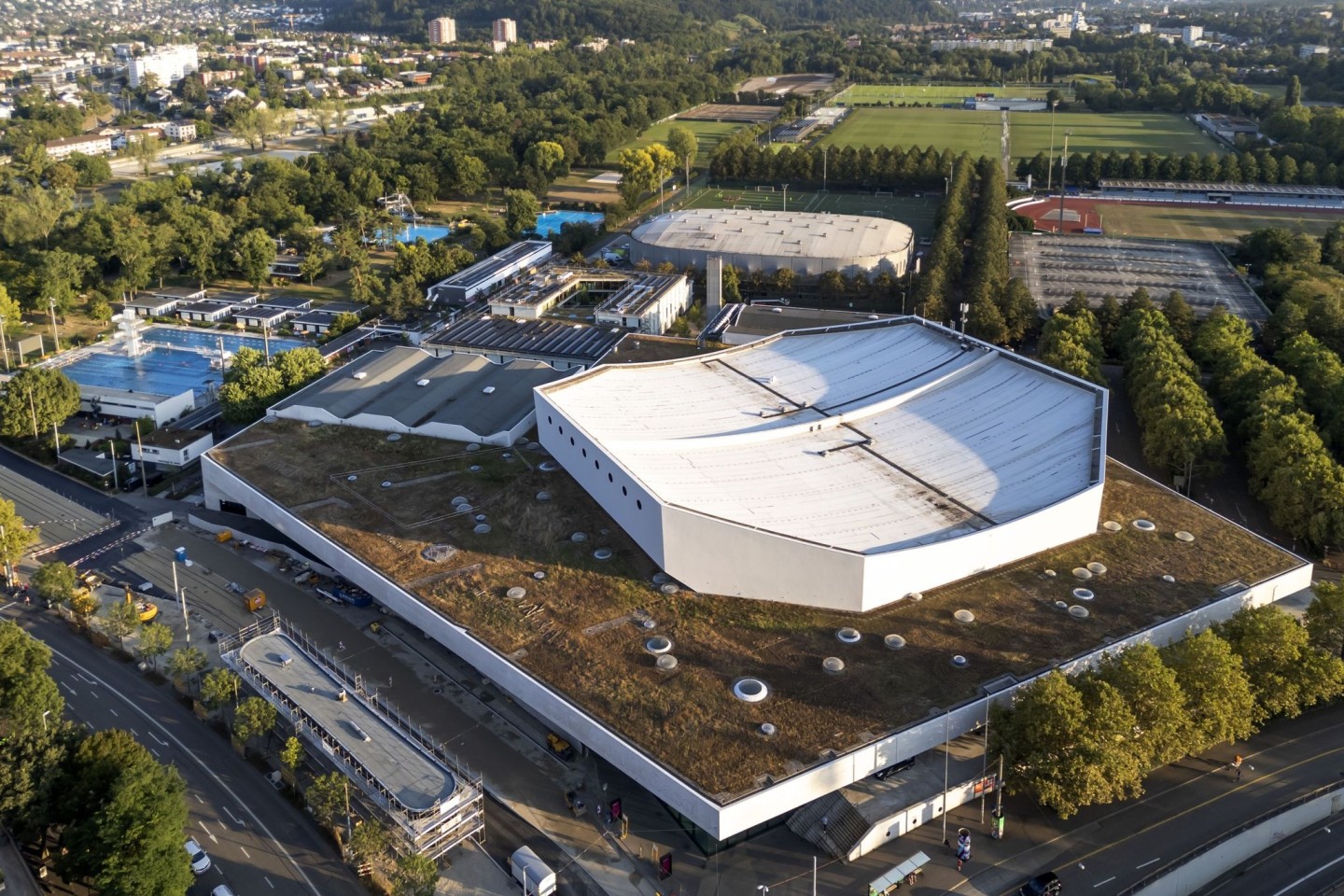 Die St. Jakobshalle fasst etwa 12.000 Menschen (Archivbild)