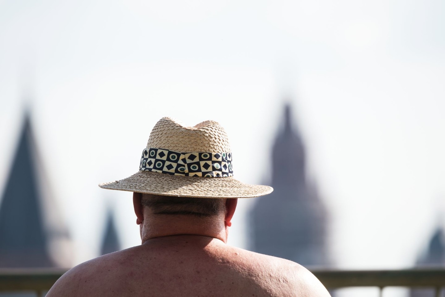 Hüte und Sonnencreme nötig: Am Samstag kann es bis 34 Grad heiß werden (Archivbild). 