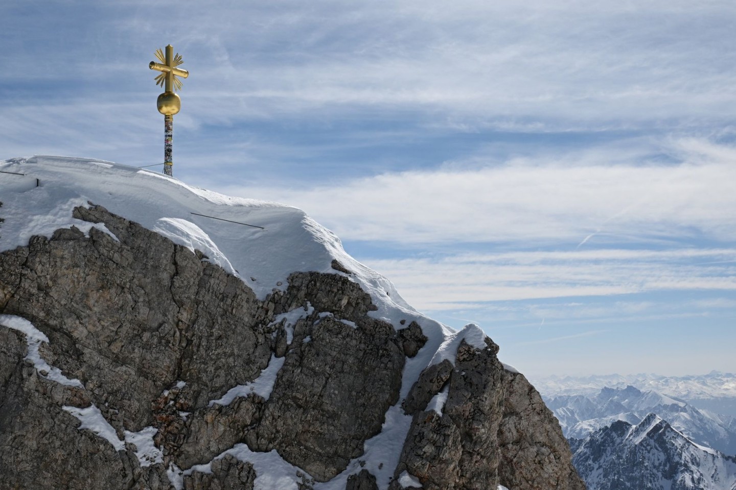 Ein Mann stirbt nach einem Blitzeinschlag auf der Zugspitze. (Symbolbild)