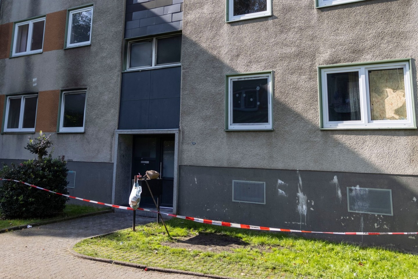 Die Polizei will ihre Ermittlungen am Montag fortsetzen (Archivbild).