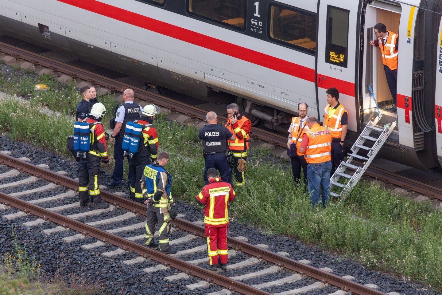 Wegen Qualms auf einer Toilette musste ein ICE auf dem Weg nach Hamburg in Thüringen stoppen.