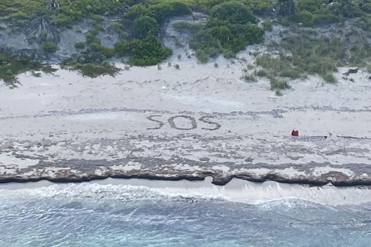 «SOS»: Ein 64-jähriger Mann war drei Tage lang auf einer Insel in den Bahamas gestrandet.