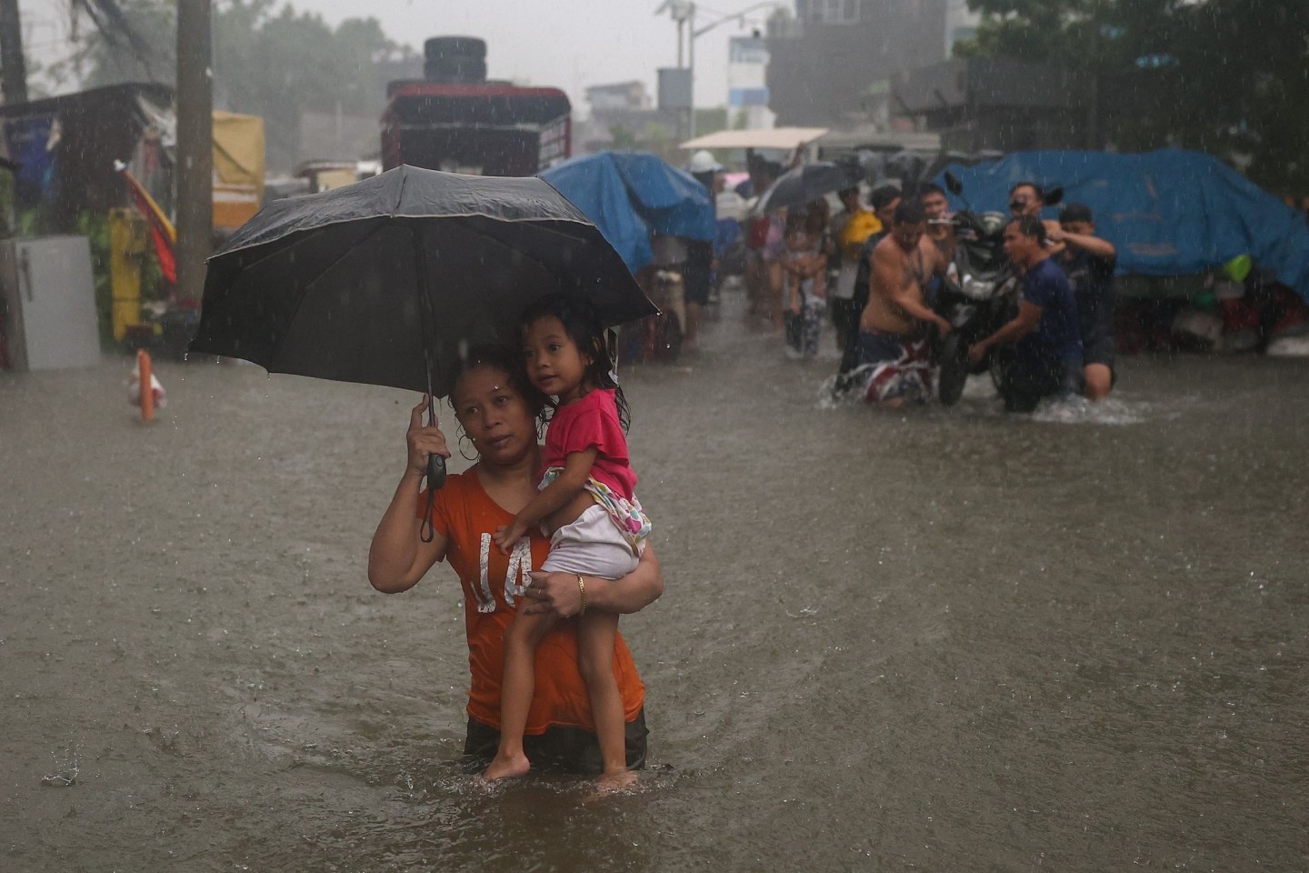 In Manila standen die Wassermassen teilweise meterhoch.