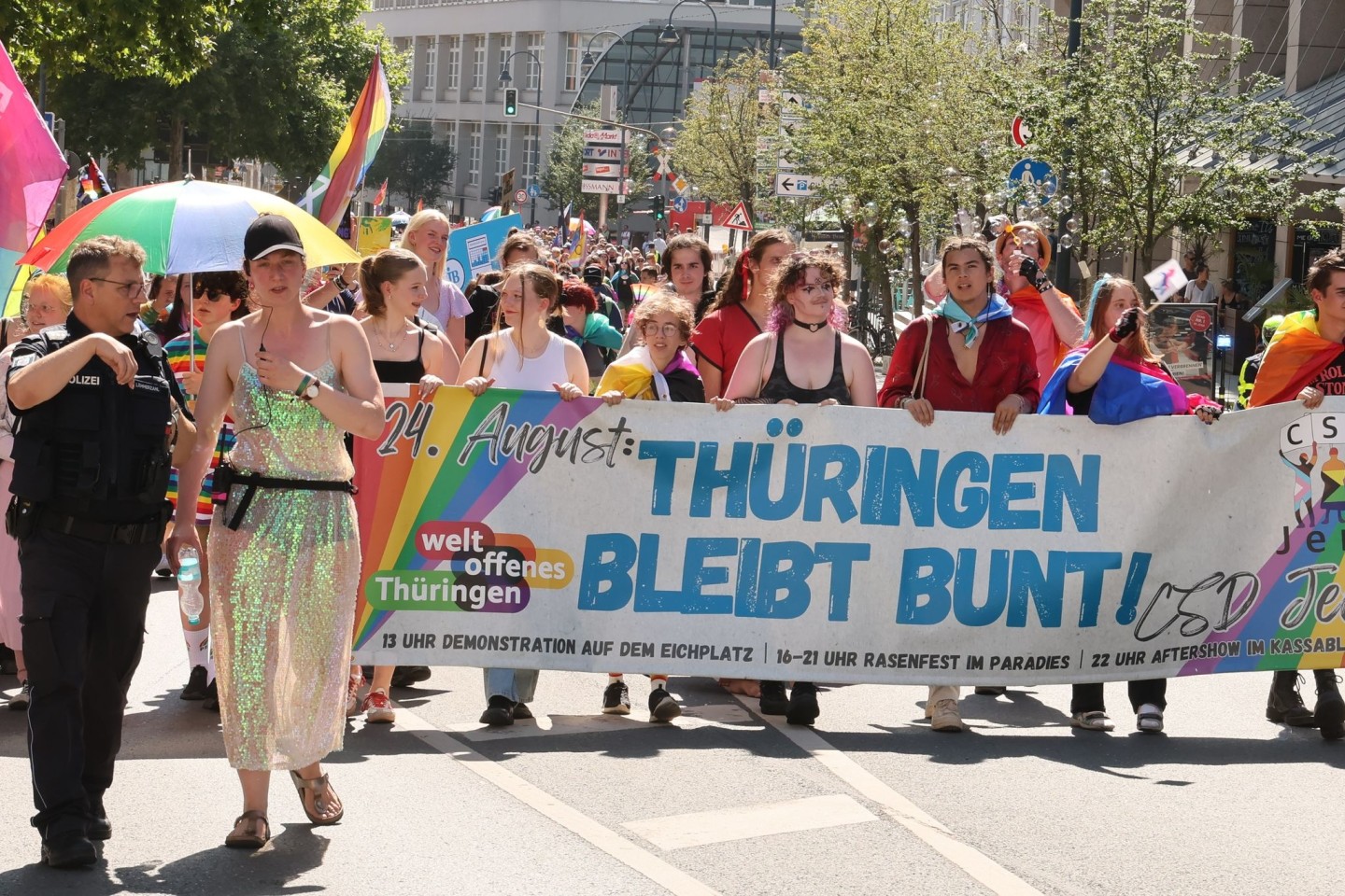 Unter dem Motto «Thüringen bleibt bunt!» gingen viele Menschen beim CSD auf die Straße.