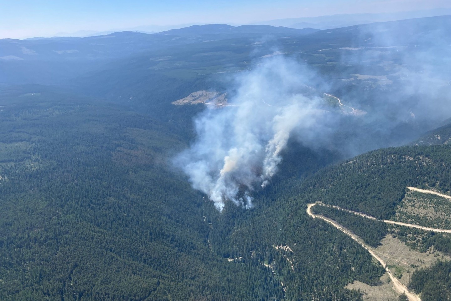 Wie in den vergangenen Jahren gibt es in Kanada und in den USA zahlreiche Waldbrände.