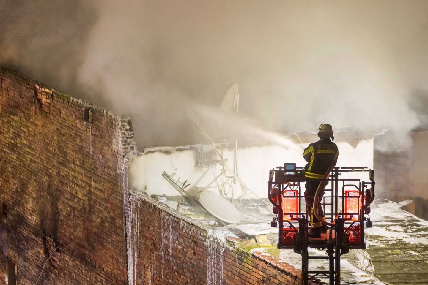 Zwei Menschen starben bei Brand eines Wohnhauses in Offenbach.